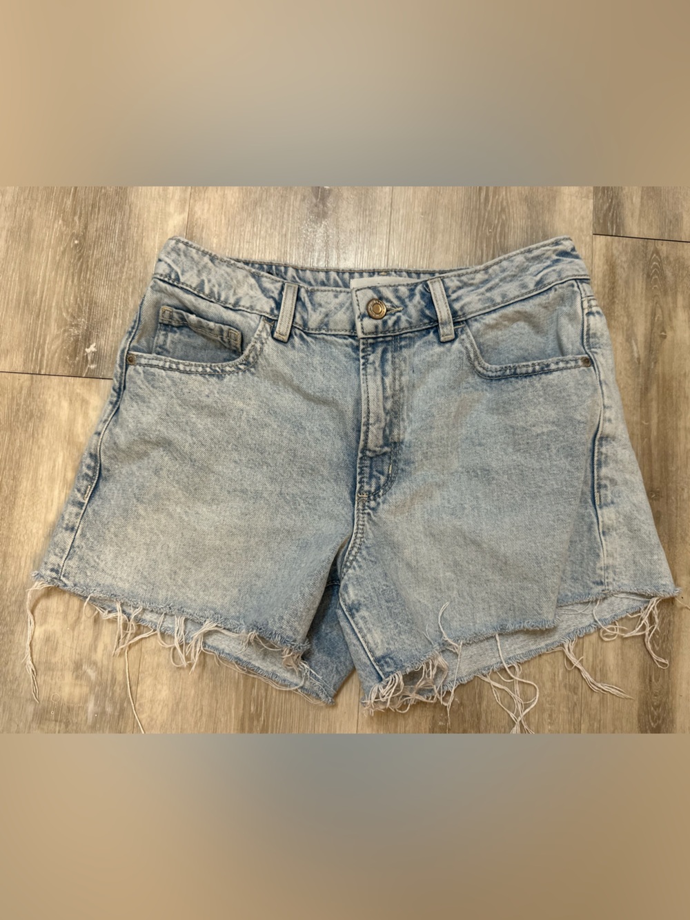 Dynamite Light Wash Denim Jean Shorts, size 2